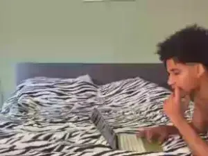 Cam4 Live Sex of Yourvalentino