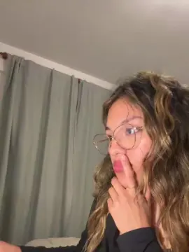 Cam4 Live Sex of emi444
