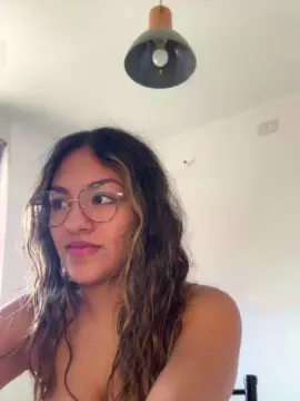 Cam4 Free Live Porn of emi444