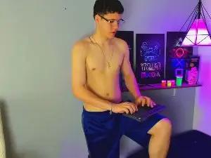 Cam4 Adult Video Chat of luca_white