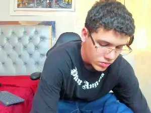 Cam4 Live Porn of luca_white