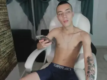 Cam4 Live Sex Cam of Dereckk_Boy