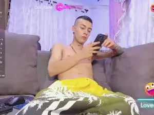 Cam4 Watch Live Sex Cams of Dereckk_Boy