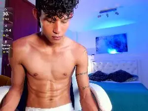 Cam4 Free Live Porn of KamiSuarez