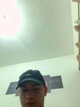 Cam4 Live Sex of hugo7084