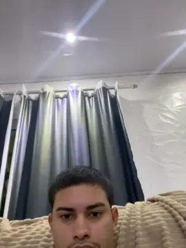 Cam4 Live Sex Cam of hugo7084