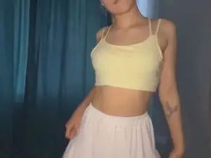 Cam4 Live Sex of LiliDevargas