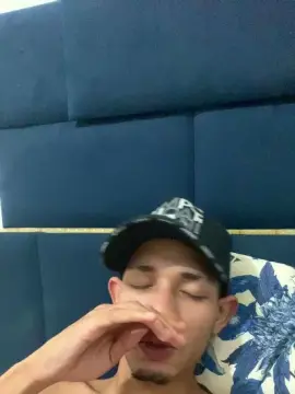 Cam4 Private Sex Chat of Mlknovinhooo