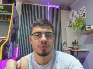 Cam4 Live Porn of chris_goold