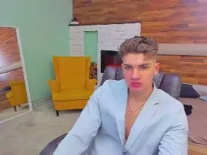 Cam4 Nude Webcam of MaxKaidenn