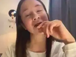 Cam4 Live Sex Cam of KizzieLudwick