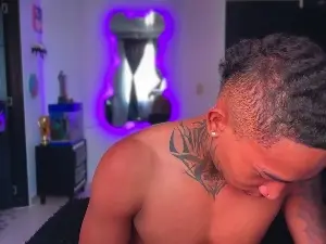 Cam4 Free Live Porn of blackk_latino