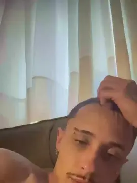Cam4 Live Sex of And_honey