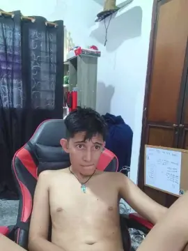 Cam4 Nude Webcam of gomitaboy__