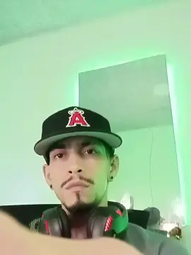 Cam4 Free Live Porn of Angelhugedick23