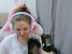 Cam4 Live Sex of EloisLoncaric
