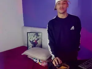 Cam4 Free Live Porn of angel_foxc_