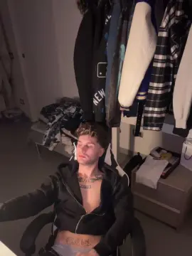 Cam4 Live Sex Cam of Plewus99