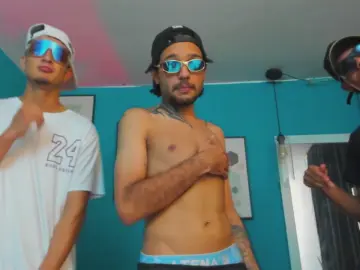 Cam4 Adult Video Chat of TheWolfpack_1