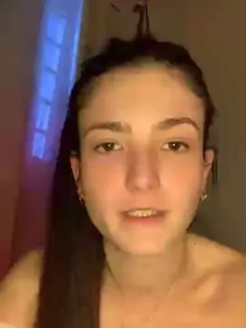 Cam4 Live Porn of amina47