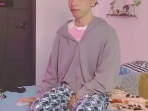 Cam4 Nude Webcam of cuddly_twink