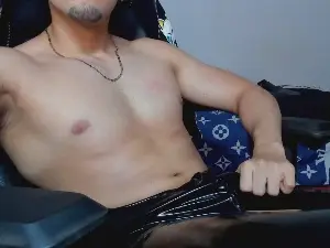 Cam4 Free Live Porn of Tommy_bred