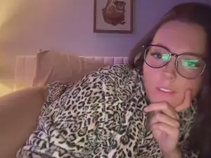 Cam4 Private Sex Chat of Curvywhitegirl