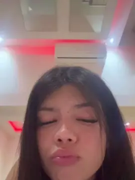 Cam4 Nude Webcam of Lourxxxi2