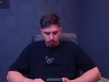 Cam4 Free Porn Cam of EnzzoRace