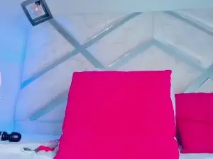 Cam4 Free Live Porn of Cami_rouxx