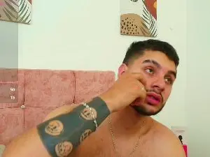 Cam4 Free Live Porn of AmadeoWild_