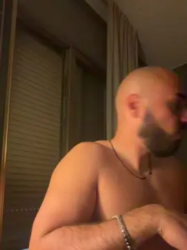 Cam4 Free Live Porn of corrado94iclou3