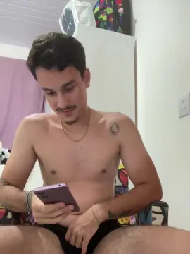 Cam4 Sex Chat of Henriquezaumm