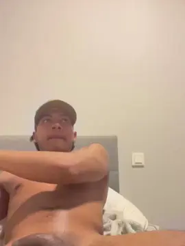 Cam4 Free Live Porn of Elmoren08