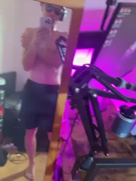 Cam4 Free Live Porn of Momac999