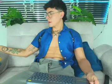 Cam4 Adult Webcam of CamiiGuzman