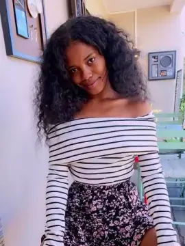 Cam4 Live Porn of SissiFrenchy