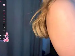 Cam4 Live Porn of MitziBoggs