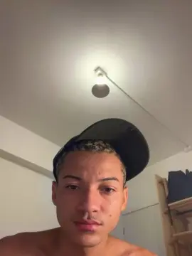 Cam4 Live Porn of enzoheitor2