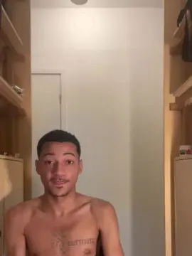 Cam4 Free Live Porn of enzoheitor2