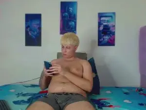 Cam4 Watch Live Sex Cams of bruce_max
