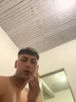 Cam4 Free Live Porn of juli625