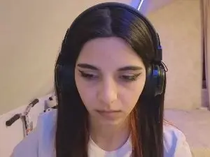 Cam4 Adult Video Chat of AwrinaSnow