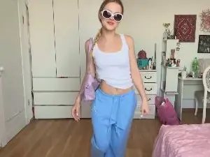 Cam4 Free Live Porn of SuWangerin