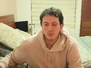 Cam4 Live Sex of Serguioguecha33