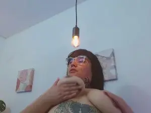 Cam4 Adult Video Chat of DaphneGeek