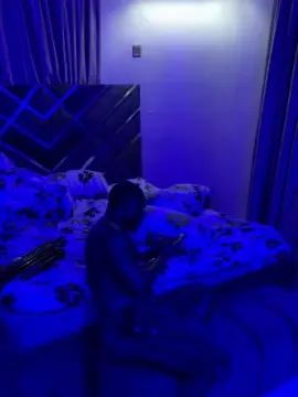 Cam4 Live Sex of Snowblack9