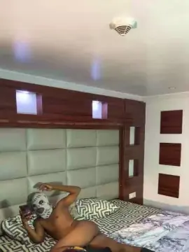 Cam4 Live Sex of Snowblack9