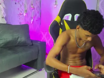 Cam4 Free Live Porn of Boy_Savoy