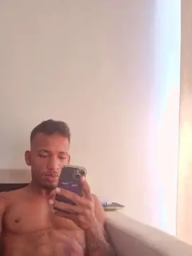 Cam4 Adult Webcam of Chjunior